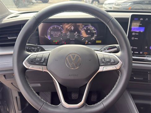 New 2026 Volkswagen Tiguan SE image 9