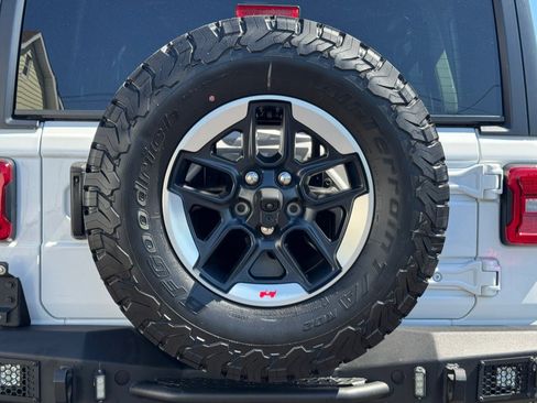 Used 2022 Jeep Wrangler Unlimited Rubicon w/ LED Lighting Group image 17