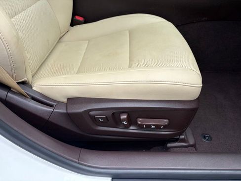 Used 2016 Lexus ES 350 w/ Premium Package w/Wood Trim FWD image 25
