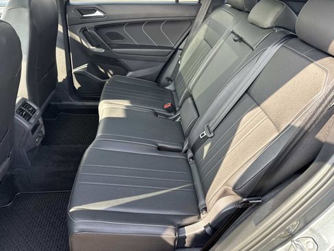 Used 2023 Volkswagen Tiguan SE R-Line image 12