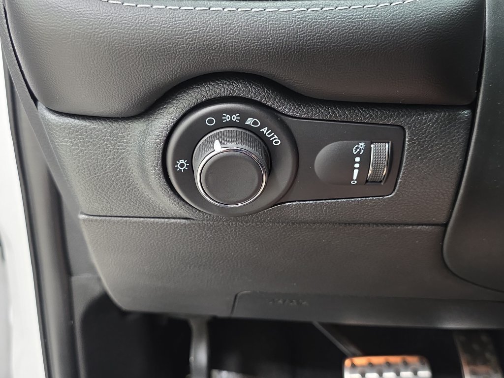 Used 2021 Dodge Durango SRT Hellcat w/ Technology Group AWD/4WD image 26