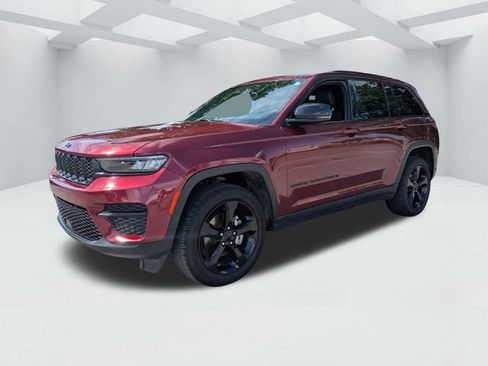 Used 2023 Jeep Grand Cherokee Altitude AWD/4WD image 10