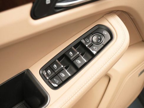 Used 2022 Porsche Macan S image 29