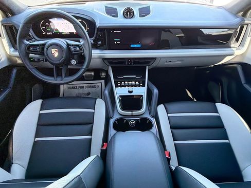 Used 2024 Porsche Cayenne Turbo image 15