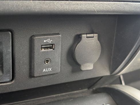 Used 2017 Nissan Titan PRO-4X AWD/4WD image 21