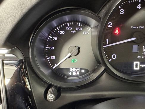 Certified 2025 Porsche Macan image 20