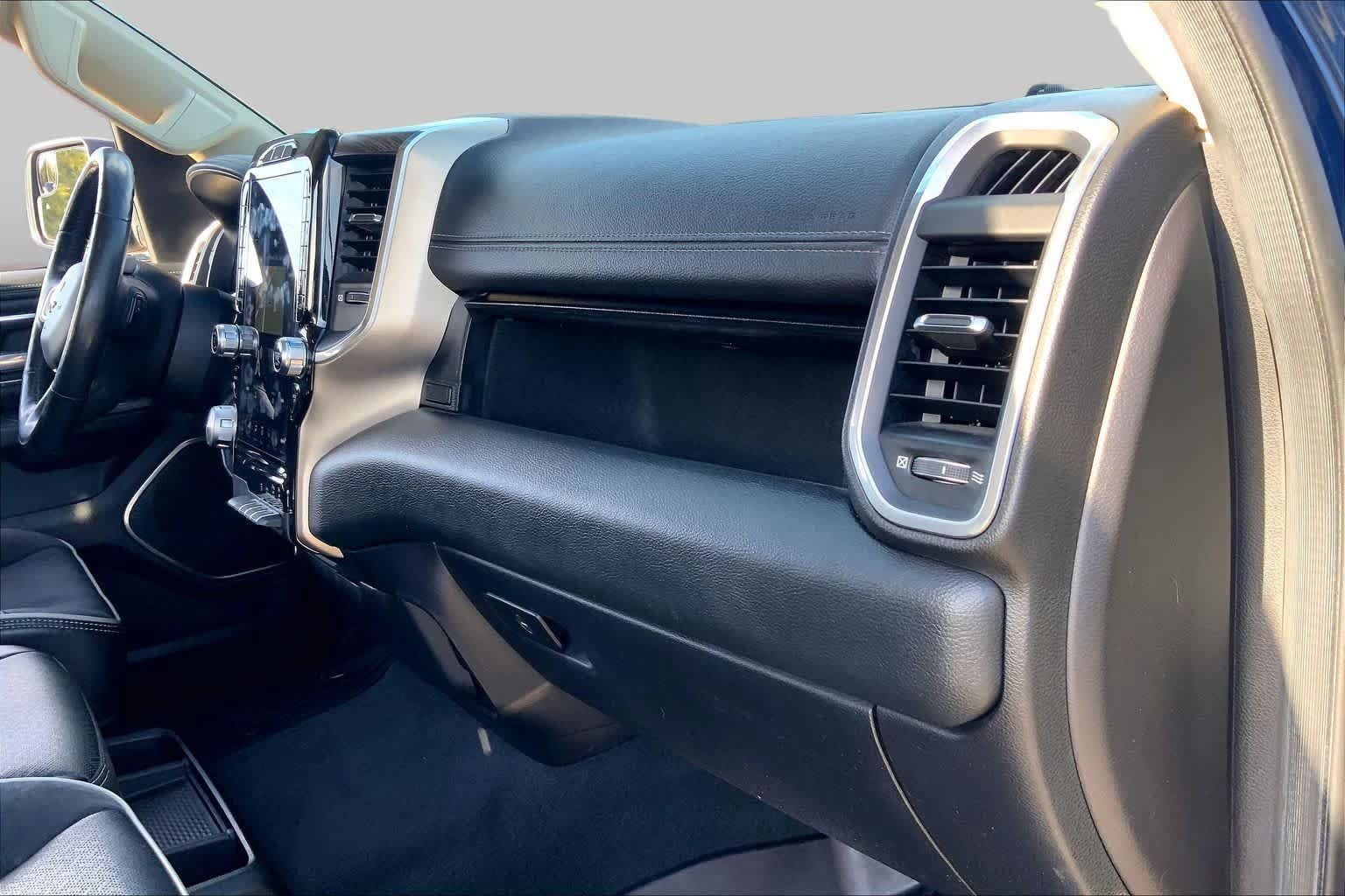 Used 2019 RAM 1500 Laramie AWD/4WD image 19