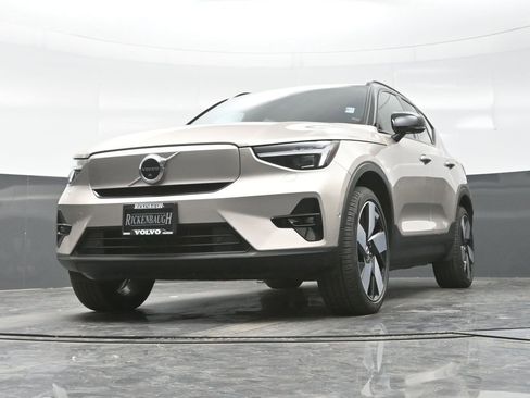 Used 2023 Volvo XC40 Recharge Ultimate image 22
