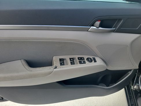 Used 2017 Hyundai Elantra SE FWD image 19