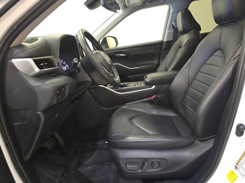 Certified 2024 Toyota Highlander XLE AWD/4WD image 21