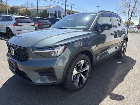New 2026 Volvo XC40 B5 Core w/ Climate Package AWD/4WD image 2