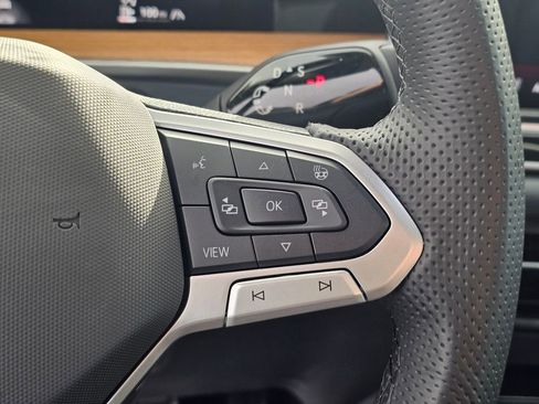 Used 2025 Volkswagen Tiguan SEL R-Line image 26