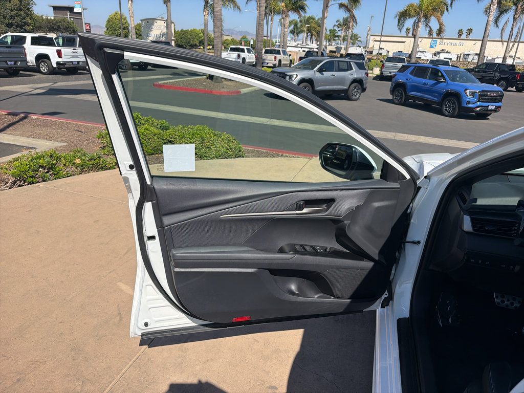 Used 2025 Toyota Camry SE FWD image 13