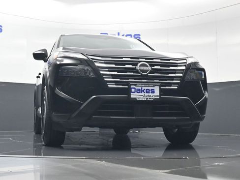 Used 2025 Nissan Rogue SV image 40