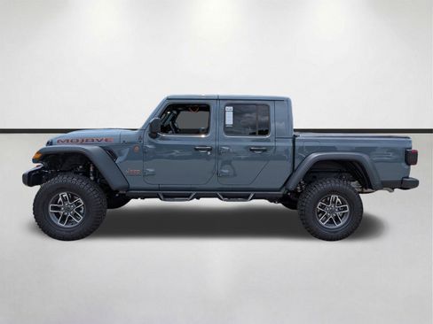 Used 2025 Jeep Gladiator Mojave w/ Convenience Group AWD/4WD image 7