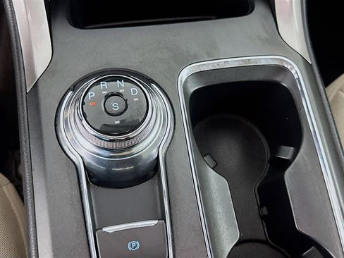 Used 2017 Ford Fusion SE image 19