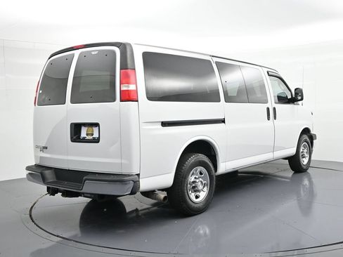 Used 2018 Chevrolet Express 3500 LT w/ LT Preferred Equipment Group RWD image 6