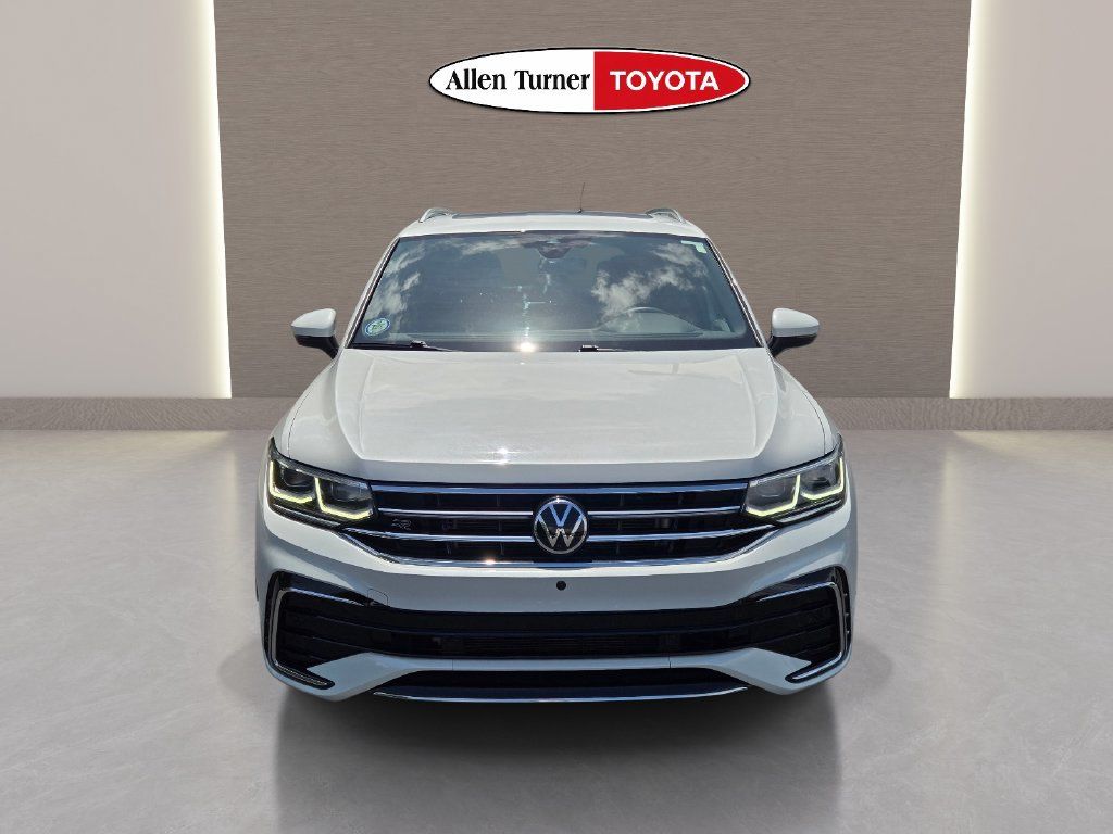 Used 2024 Volkswagen Tiguan SEL R-Line AWD/4WD image 2