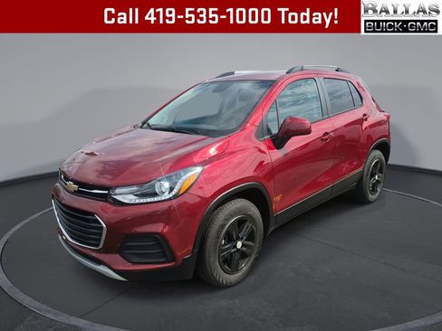 Used 2022 Chevrolet Trax LT w/ LT Convenience Package AWD/4WD image 1