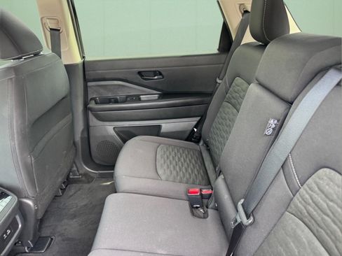 Used 2025 Nissan Pathfinder SV AWD/4WD image 10
