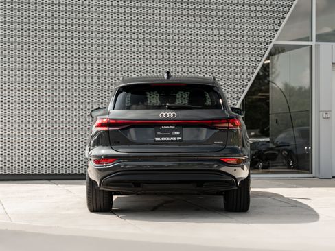 Used 2025 Audi Q6 e-tron Premium Plus w/ Premium Plus AWD/4WD image 27