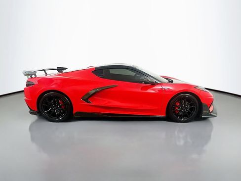 Used 2025 Chevrolet Corvette Stingray Coupe w/ Battery Protection Package RWD image 4