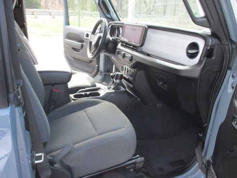 Used 2024 Jeep Wrangler Sport S image 13