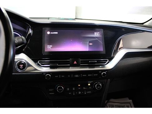 Used 2022 Kia Niro EX image 25