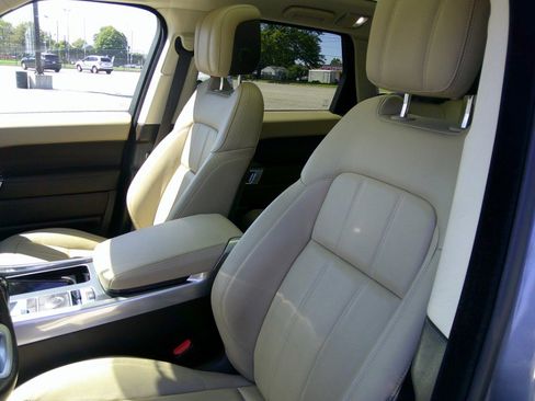 Used 2022 Land Rover Range Rover Sport SE AWD/4WD image 2