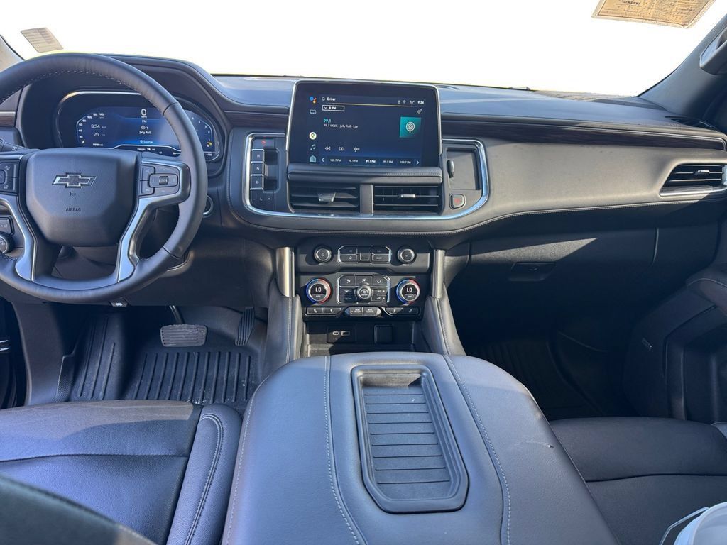 Used 2022 Chevrolet Tahoe Z71 w/ Z71 Off-Road Package AWD/4WD image 14