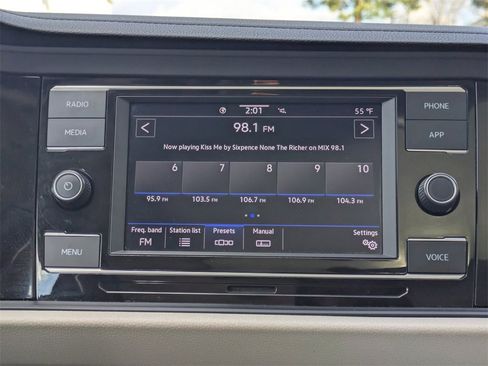 Used 2023 Volkswagen Jetta SE image 17