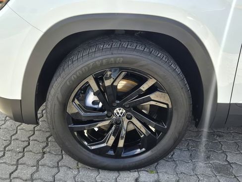 Certified 2023 Volkswagen Atlas SE w/ Panoramic Sunroof Package FWD image 11