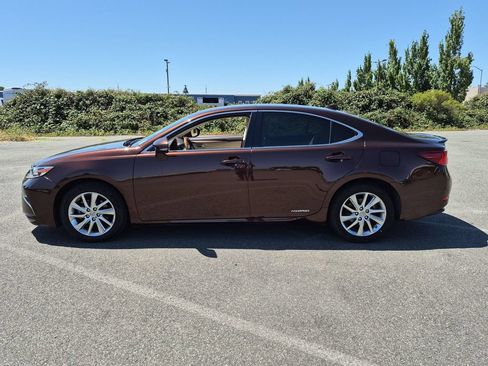 Used 2017 Lexus ES 300h w/ Navigation System Package FWD image 11