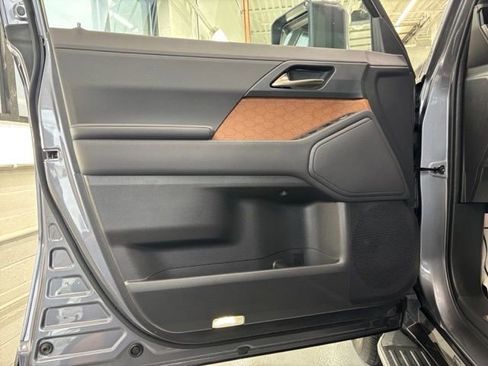 Used 2026 Lexus GX 550 w/ Cold Area Package AWD/4WD image 11