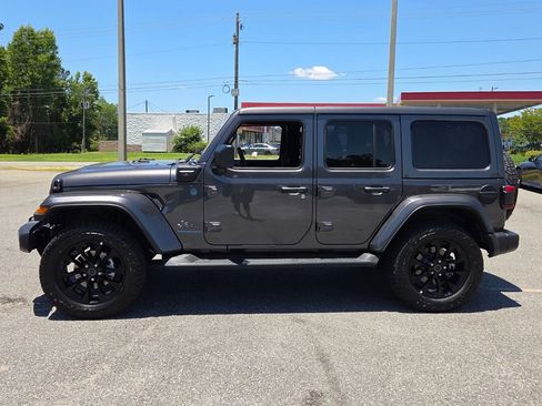 Used 2025 Jeep Wrangler Unlimited Sahara AWD/4WD image 2