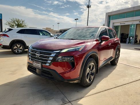 Used 2024 Nissan Rogue SV FWD image 2