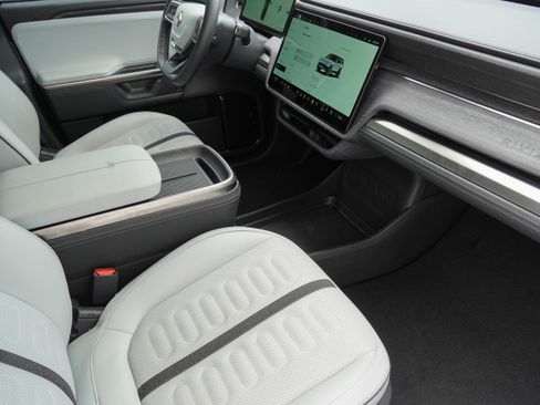 Used 2025 Rivian R1S Adventure AWD/4WD image 10