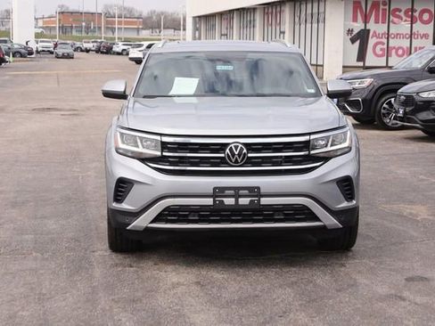 Certified 2023 Volkswagen Atlas Cross Sport SE w/ Panoramic Sunroof Package image 4