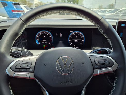 New 2026 Volkswagen Tiguan SE FWD image 16