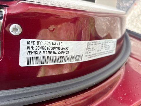 Used 2023 Chrysler Pacifica Limited FWD image 18
