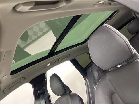Used 2025 Volvo XC60 B5 Plus image 29