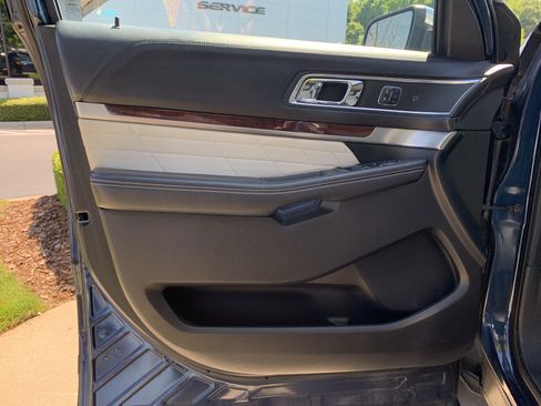 Used 2017 Ford Explorer Platinum AWD/4WD image 14