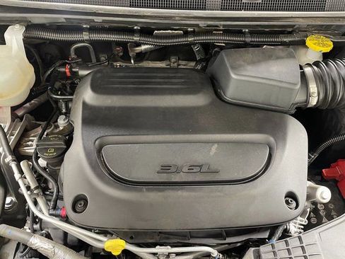 Used 2025 Chrysler Pacifica Select image 26