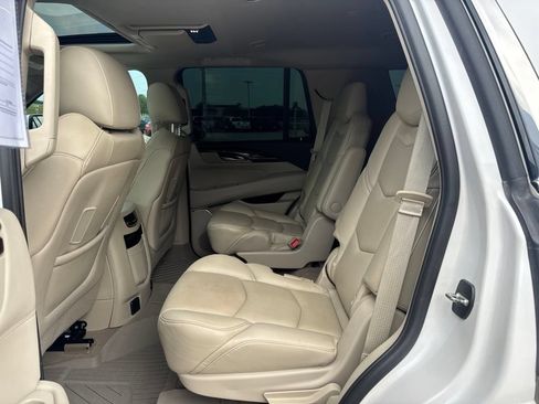 Used 2017 Cadillac Escalade Premium Luxury AWD/4WD image 23