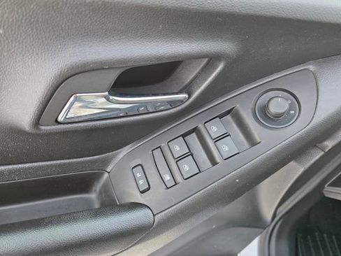 Used 2022 Chevrolet Trax LT w/ LT Convenience Package image 15
