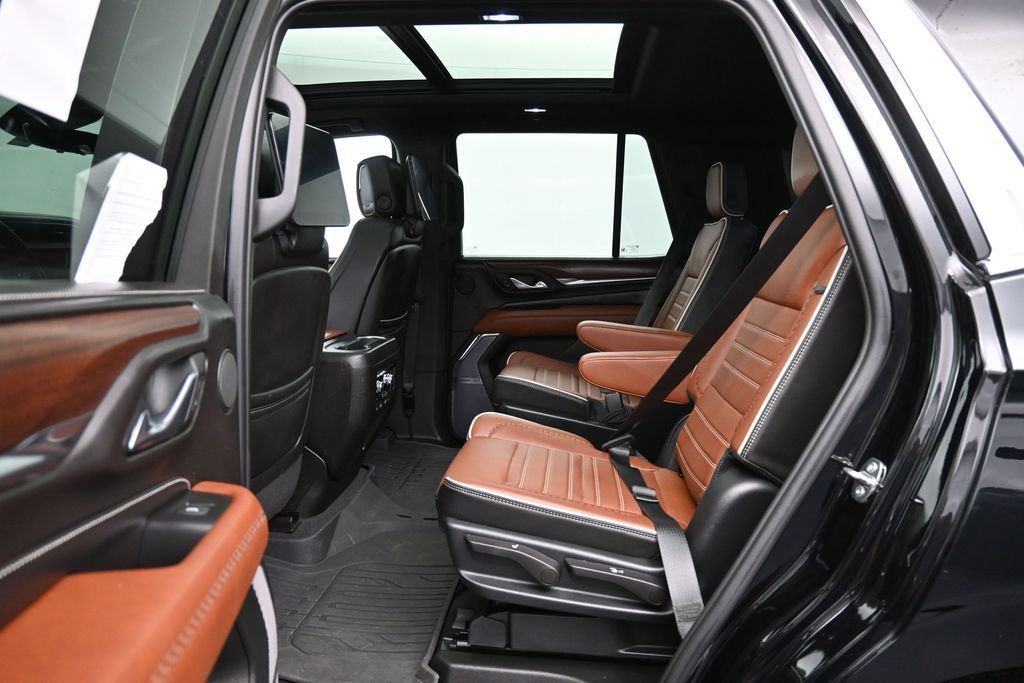 Used 2023 GMC Yukon Denali Ultimate w/ LPO, Floor Liner Package AWD/4WD image 25