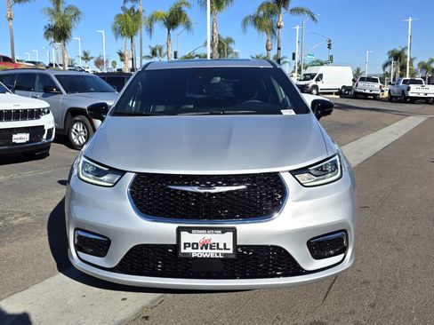 New 2026 Chrysler Pacifica Limited image 7