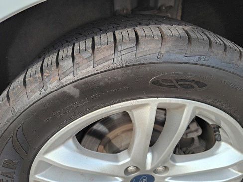 Used 2018 Ford Fusion SE image 9