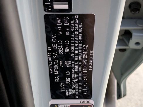 Used 2025 Kia K4 LXS image 32