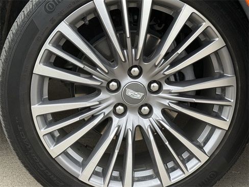 Used 2024 Cadillac XT4 Premium Luxury image 10